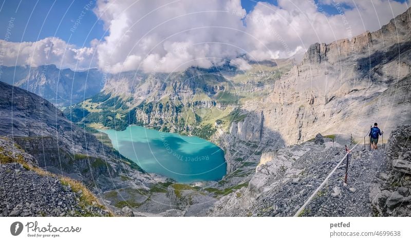 Wandern am Oeschinensee Berge u. Gebirge See wandern Landschaft Natur Schweizer Alpen Sommer Europa Outdoor Wanderung Außenaufnahme blau Panorama (Aussicht)