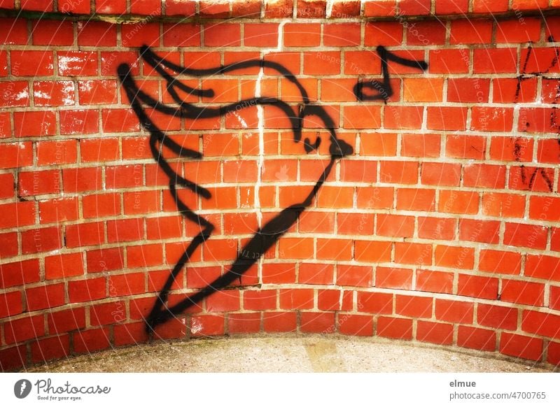 gesprayte große Friedenstaube mit einer Note an einer roten Ziegelwand / Krieg / Frieden / Hoffnung kein Krieg Ukraine Friedenswunsch Friedensbewegung Fassade