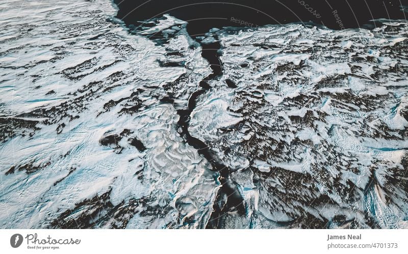 Luftaufnahme eines gefrorenen Sees mit Mustern matt Ehrfurcht Ruhe Landschaft Winter kalt Natur Wasser abstrakt Tag Hintergründe Hintergrund Frost