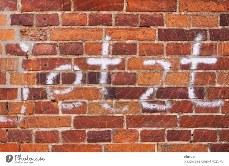 jetzt - steht in weißen Buchstaben an der roten Ziegelwand / Graffiti / Zeitpunkt jetzt oder nie Wandziegel sofort Zeitangabe Handlungsbedarf Entscheidung