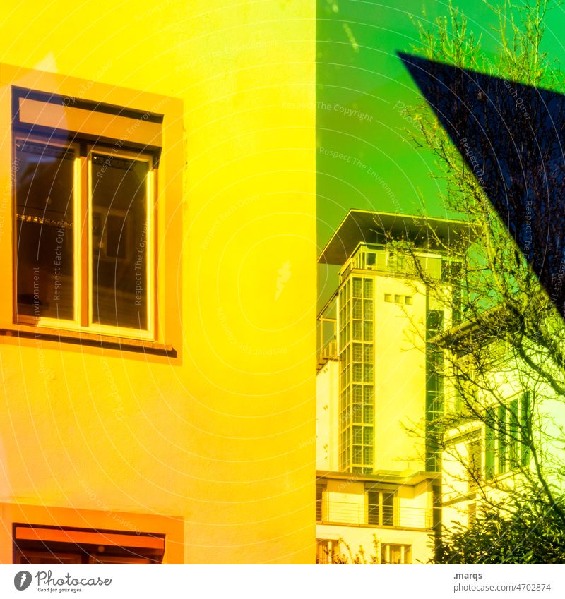 Häuserecke Haus Fenster Hochhaus Perspektive Irritation gelb grün Farbe Immobilienmarkt Miete wohnen Fassade Stadt Wohnungssituation Ecke abstrakt Pop-Art