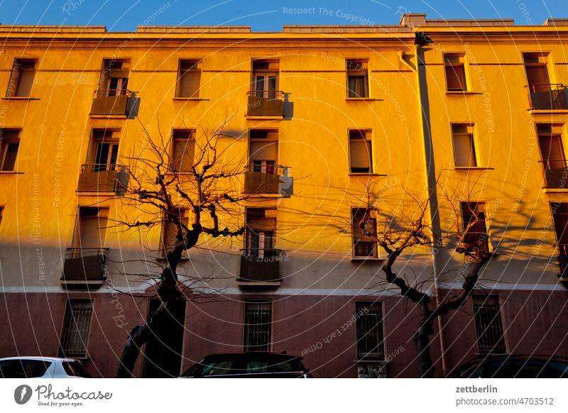 Marseille / Fassade im Abendlicht abend alt altstadt architektur blenden dämmerung ferien frankreich gegenlicht historisch innenstadt marseille mittelalter