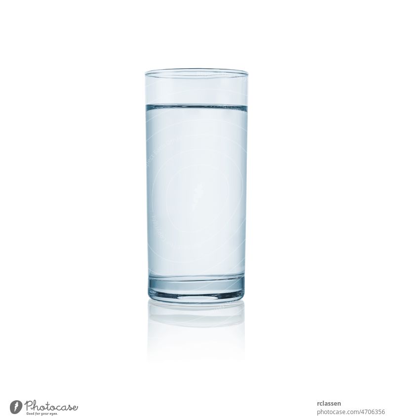 ein Glas Wasser trinken Trinkwasser Ernährung Mineralwasser Leitungswasser Getränk Durst blau frisch Gesundheit Süßwasser kalt Natur Reinheit Grundstoff