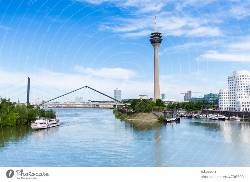 Reisen Sie im Sommer nach Düsseldorf in Deutschland düsseldorf Turm Fluss Europa Großstadt Rhein Panorama Architektur medienhafen Medienhafen Landeshauptstadt