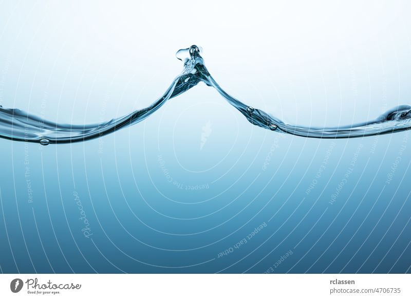 Wasserwelle Badewanne Bewegung Schaumblase blau durchsichtig Durst Feuchtigkeit Kacheln liquide frisch Hintergrund übersichtlich nass MEER Süßwasser Ökologie