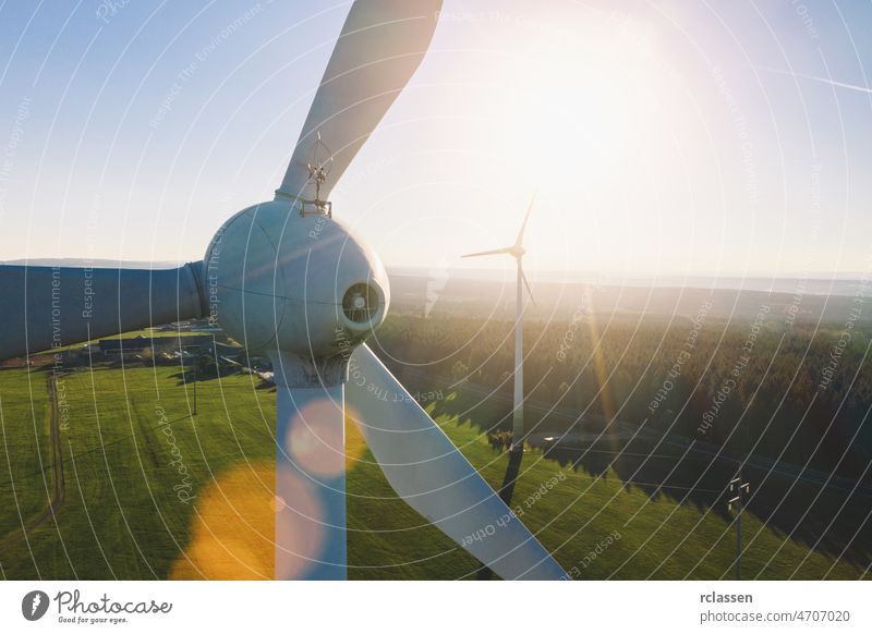 Windmühle in ländlicher deutscher Landschaft Turbine alternativ blau elektrisch Technik & Technologie Elektrizität Energie Umwelt umgebungsbedingt Feld Erzeuger