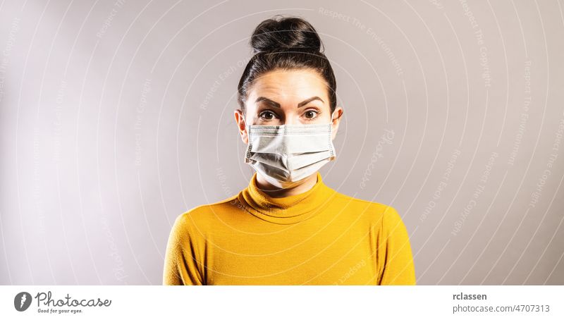 Frau mit Schutzmaske gegen den Ausbruch des Coronavirus COVID-19. Banner-Panorama mit medizinischem Personal und Schutzausrüstung. Mundschutz Korona Virus