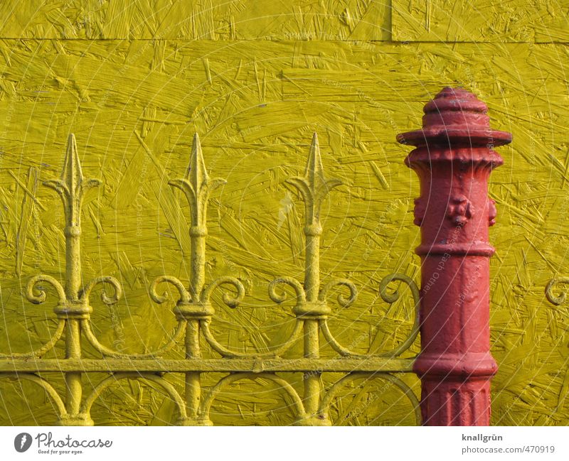Tarnfarbe Mauer Wand Fassade Zaun Gitter außergewöhnlich einzigartig verrückt Spitze trashig gelb rot Gefühle Sicherheit Schutz Design Farbe Kreativität Stadt