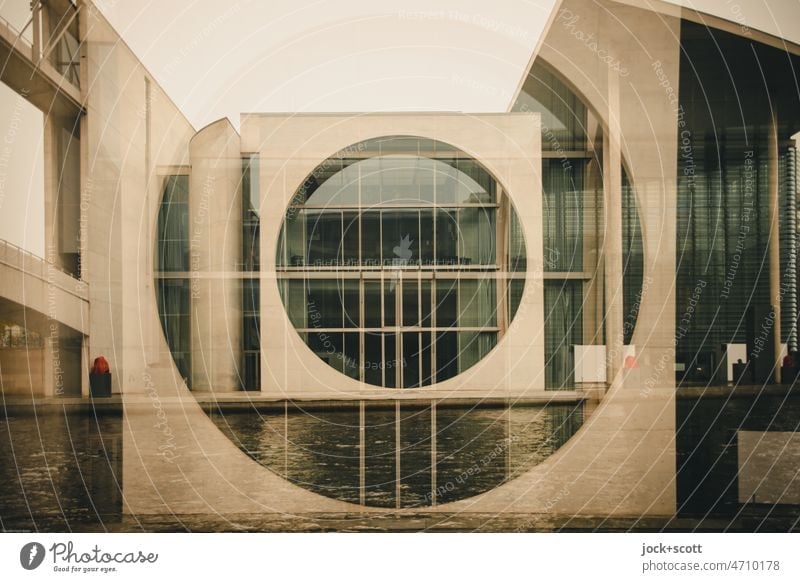 Das Runde in das Eckige Gebäude Sehenswürdigkeit Kreis Quadrat Doppelbelichtung Bundesregierung Reaktionen u. Effekte Glasfassade Parlament abstrakt Illusion