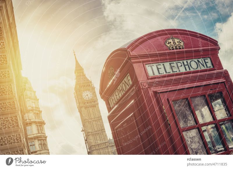 Britische Telefonzelle mit Big Ben in London, Vereinigtes Königreich Kabine rot Kasten Straße Großbritannien Briten Großstadt England Englisch urban