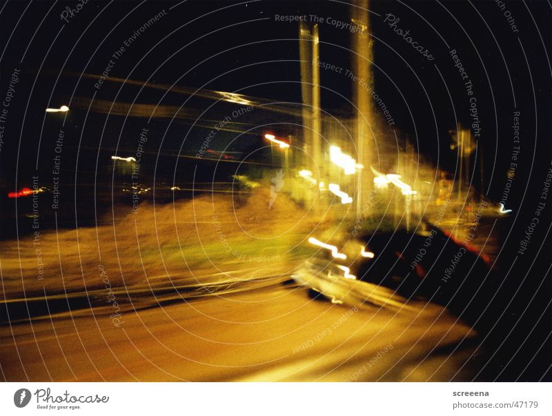 Autofahrenbeinacht Nacht Belichtung Licht Fenster Spiegel Seitenspiegel PKW Schatten Bewegung