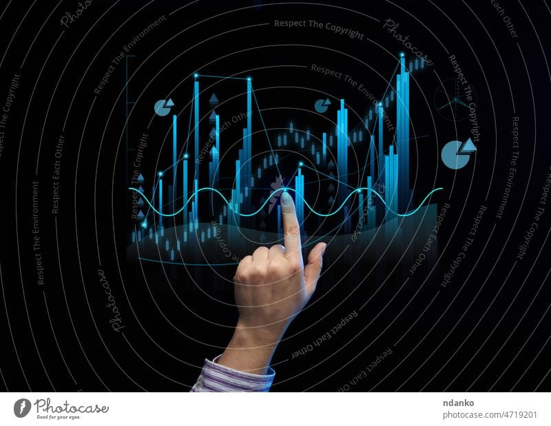 holographische Grafik mit wachsenden Indikatoren und einer Frauenhand. Geschäftswachstumskonzept, profitables Startup, profitable Geschäftsstrategie, Umsatzsteigerung. Hohe Leistung
