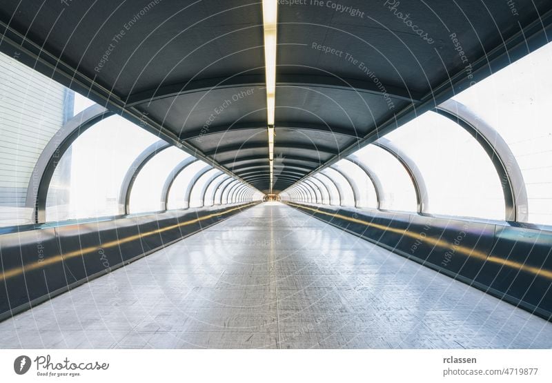 Abstrakter futuristischer Tunnel-Hintergrund Zukunft Stollen Menge Flughafen Station Zug Großstadt Öffentlich Technik & Technologie abstrakt Architektur Gegend