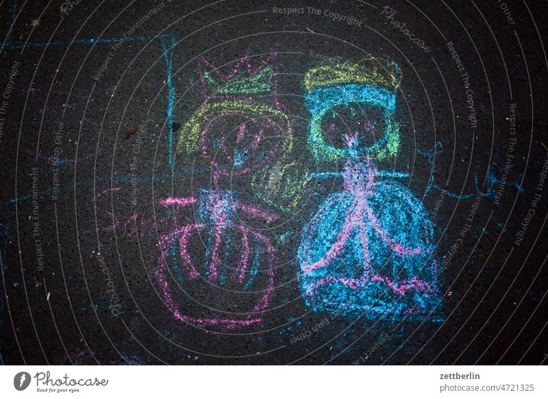 Königskinder aussage botschaft farbe gesprayt grafitti grafitto illustration kinderzeichnung kreide kreidezeichnung kunst mauer message nachricht parole