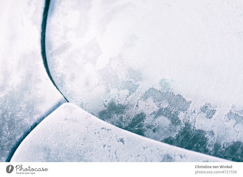 Abstrakte eisige Muster und Strukturen an einem Auto Frost vereist Strukturen & Formen Winter kalt eiskalt gefroren Eis Nahaufnahme Winterstimmung Wintertag