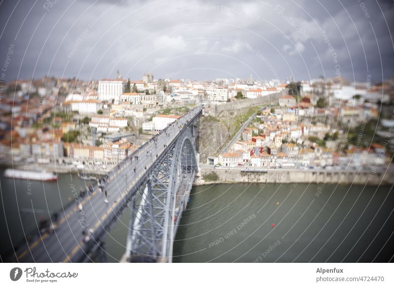 Überbrückung Brücke Porto Architektur Stadt Fluss Großstadt Wahrzeichen Brücken schlagen überbrücken überbrückung historisch Portugal Douro Europa Urlaub alt