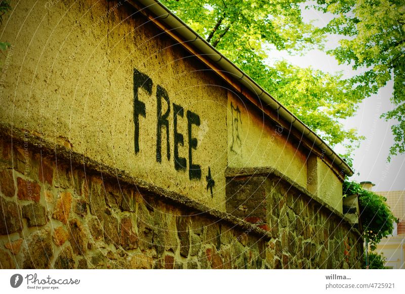FREE Graffiti an einer Steinmauer Free Mauer Stern Wand Frei Freiheit
