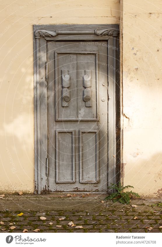 alte Holztür hölzern Tür altehrwürdig Architektur Eingang Vorderseite Dekoration & Verzierung Eingabe Hintergrund heimwärts braun Außenseite Haus Sicherheit