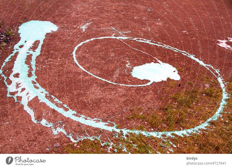 Verschüttete weiße Farbe auf rotem Boden in Spiralform Farbklekse Missgeschick roter Boden ausgelaufen Kunst Farbverlauf Strukturen & Formen formatfüllend