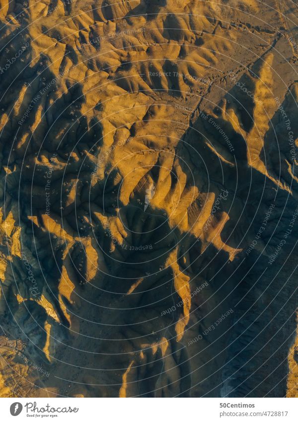 Wüstenlandschaft von Oben Panorama (Aussicht) Starke Tiefenschärfe Sonnenlicht Schatten Licht Dämmerung Menschenleer Außenaufnahme Gedeckte Farben Farbfoto