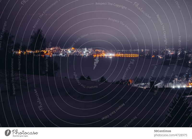 Lindau bei Nacht Deutschland Lindau Insel Nachtfotografie Stadt Lichter Außenaufnahme Farbfoto Wasser Menschenleer Bodensee Abend blau Textfreiraum oben Winter