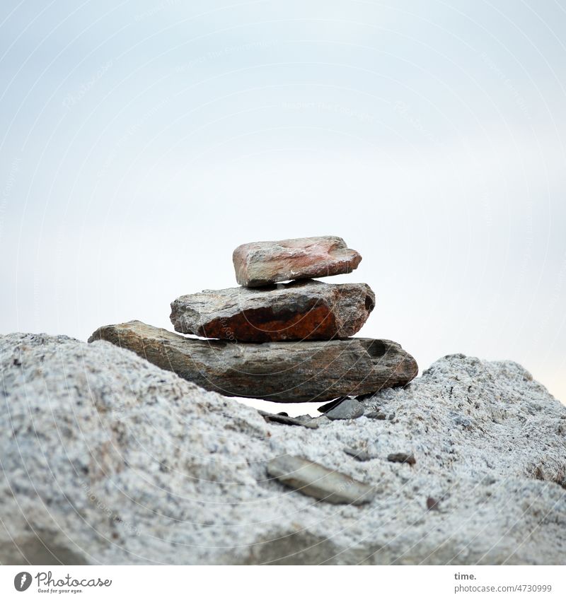 Werkstatt | Steinmännchen steine felsen gestapelt kunstwerk zeichen wegzeichen markierung orientierung himmel drei Botschaft Information
