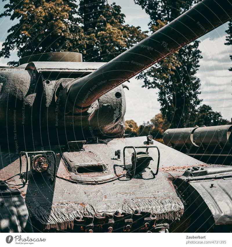 Russischer Panzer aus dem Weltkrieg, Turm und Kanone russisch Krieg Frieden Bordkanone Panzerfaust Angriff Überfall Heer Kampfpanzer Gewalt Bodentruppen Gefecht