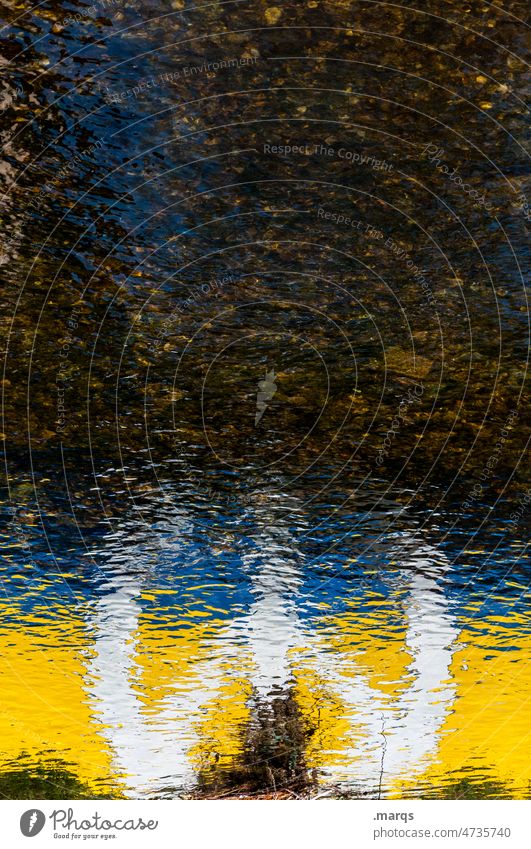 Peacesymbolspiegelung Solidarität Reflexion & Spiegelung Wasser Forderung Flagge gelb blau Ukraine Symbole & Metaphern Zeichen Politik & Staat Konflikt & Streit