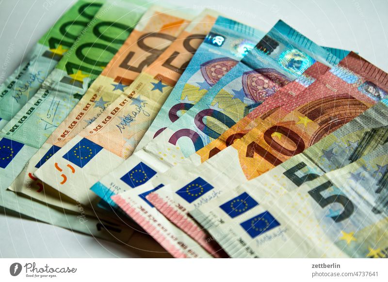 Geld bank bargeld bestechung bestechungsgeld bezahlen euro finanzen geldschein konsum korruption papiergeld portokasse schwarze kasse schwarzgeld sparen steuern