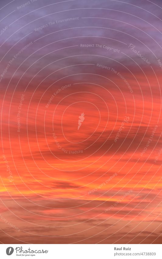 Himmel Licht nach Sonnenuntergang. orange Hintergrund, Wolken Tag Dämmerung Meteorologie Himmel (Jenseits) pulsierend Wetter Sonnenlicht Cloud Natur