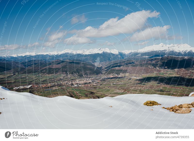 Verschneiter Berghang im Hochland Berge u. Gebirge Felsen Schnee Natur Winter Raureif Frost Landschaft gefroren Pena Oroel Spanien Jaca Huesca kalt Saison