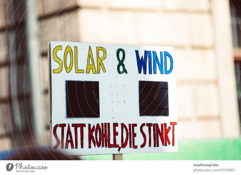 Solar & Wind statt Kohle die stinkt - Globaler Klimawandel streiken Bayern Erlangen Deutschland Globale Klima-Mobilisierung Globaler Klimastreik Schlossplatz