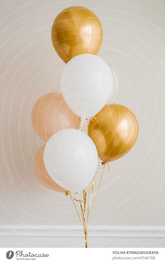 Festliche Luftballons in Gold, Rosa und Weiß in einem Strauß Feiertag Jahrestag Geburtstag feiern festlich gold Helium Party Bändchen Überraschung Air Ballon