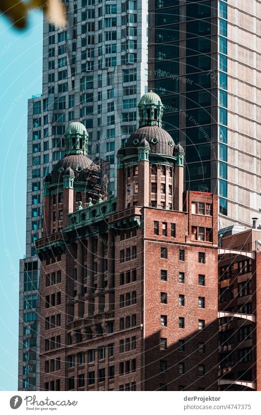 Hochhäuser in Manhattan New York VI Zentralperspektive Starke Tiefenschärfe Sonnenlicht Reflexion & Spiegelung Kontrast Schatten Licht Tag Textfreiraum Mitte