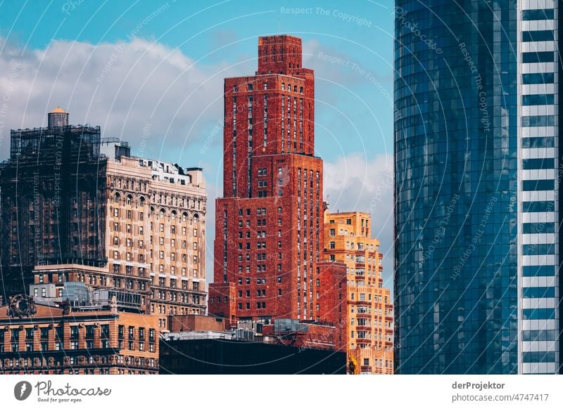 Hochhäuser in Manhattan New York II Zentralperspektive Starke Tiefenschärfe Sonnenlicht Reflexion & Spiegelung Kontrast Schatten Licht Tag Textfreiraum Mitte