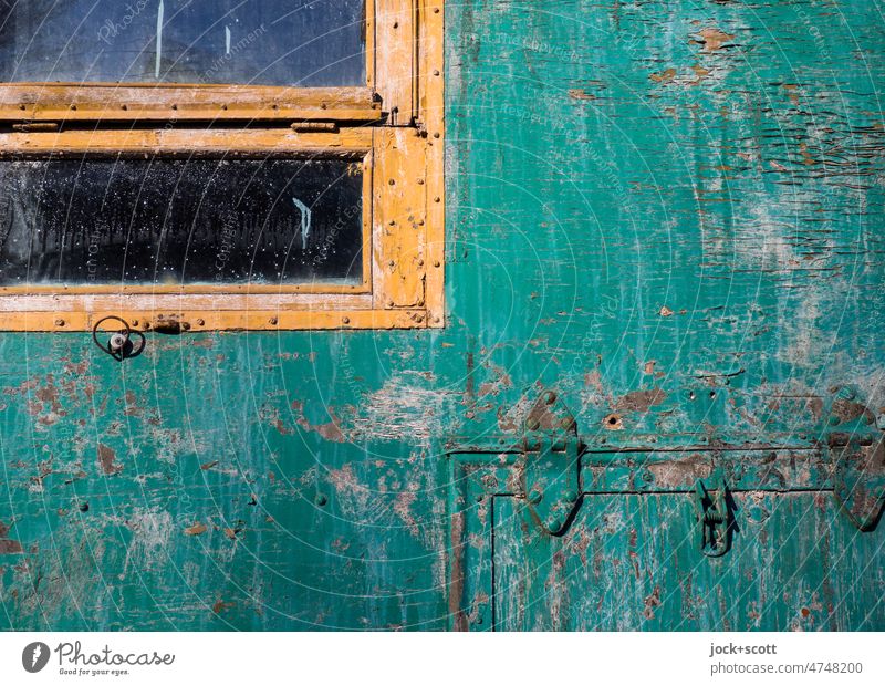 trostlose Farbe grün trifft braun Fenster alt Holz verwittert getüncht Wand Russisch Oberflächenstruktur Wagen Dekoration & Verzierung Stil desolat Anstrich