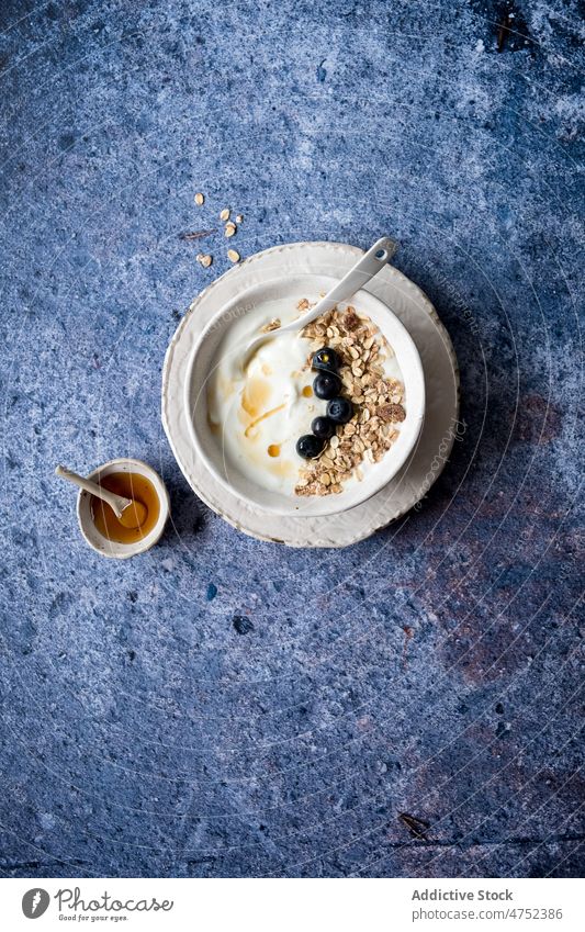 Müsli mit Joghurt und Heidelbeeren Blaubeeren Frühstück Morgen Liebling Tisch gesunde Ernährung Haferflocken Schalen & Schüsseln Beeren Portion Vitamin Diät
