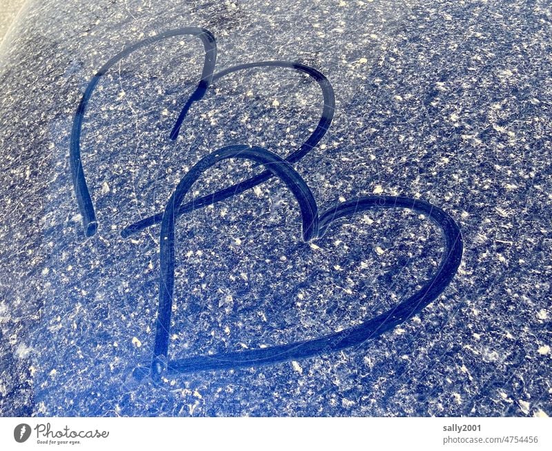 ist das Kunst oder kann das weg (-gewaschen werden)?! Herz Herzen Liebe Liebeserklärung verschlungen Auto Kühlerhaube Motorhaube Saharastaub Schmutz schmutzig