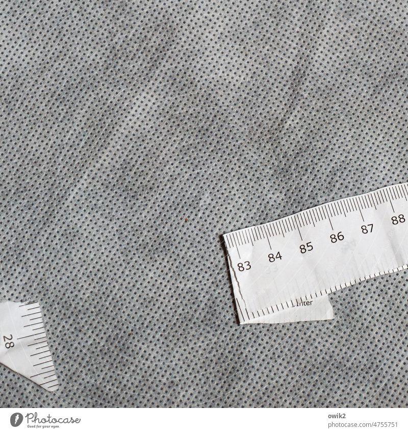 Mitte der 80er Skala Papier Maßband Zahlen Ziffern & Zahlen messen Genauigkeit Zentimeter Messinstrument Präzision Länge Handwerk Nahaufnahme Detailaufnahme