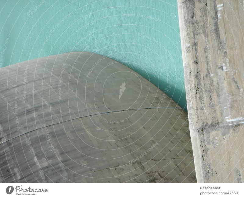 Zervreila Stausee rund stark Flüssigkeit Geschwindigkeit türkis grün Mauer Stabilität Beton Material robust Barriere Wasserkraftwerk Staumauer Kalk massiv grau