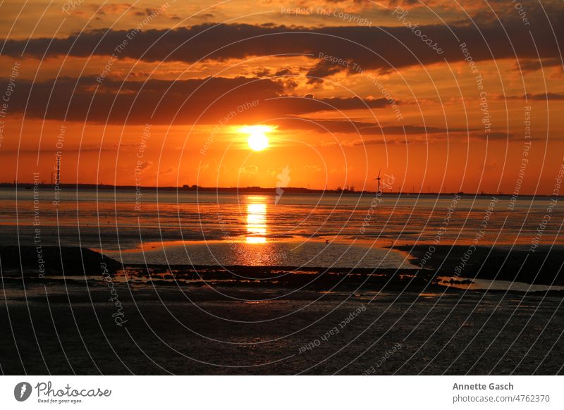 Sonnenuntergang mit Blick auf Wilhelmshaven (von Tossens) Nordsee Meer Wattenmeer