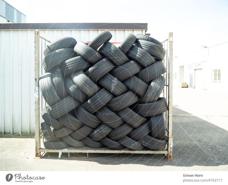 Reifenprofile, ausgemustert Profil ausmustern Entsorgung Abfall Kunststoff Gummi Muster Strukturen & Formen Stapel Recycling Umweltverschmutzung Müll Haufen