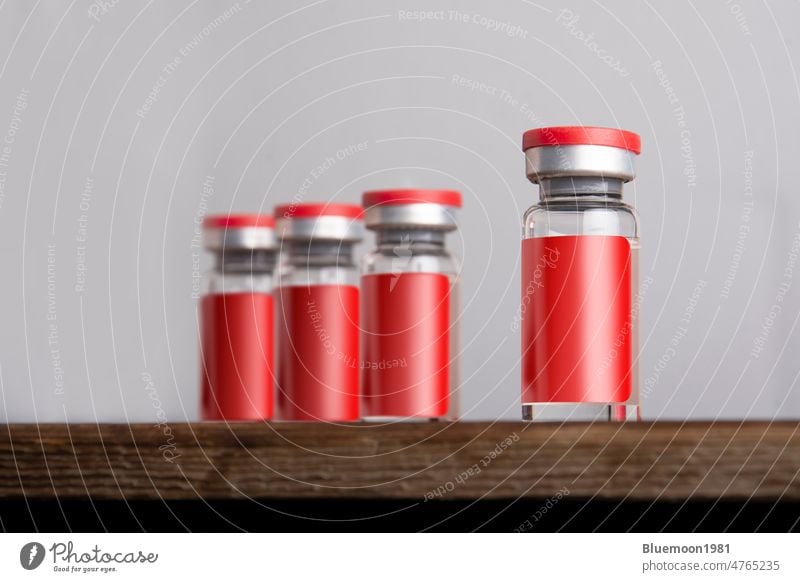 Medizinische Fläschchen zur Injektion isoliert auf grauem Hintergrund Attrappe editierbar Wandel & Veränderung Impfstoff Flasche Korona rot Einspritzung Labor