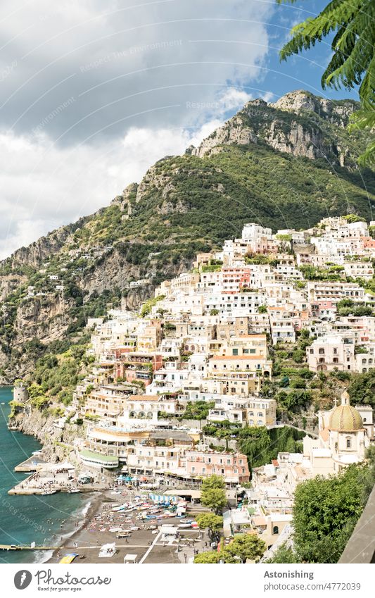 Positano, Amalfiküste Stadt Italien historisch Natur Landschaft Berg hoch Meer Kampanien Strand Pittoresk Tourismus Küste Sommer blau Außenaufnahme