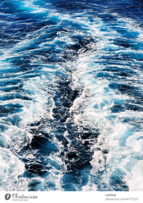 Heckwelle | Mal so richtig die Welle machen Meer Atlantik Schiff Gischt Schaum Wellen Ferien & Urlaub & Reisen Schifffahrt Kreuzfahrt Wasser Natur blau