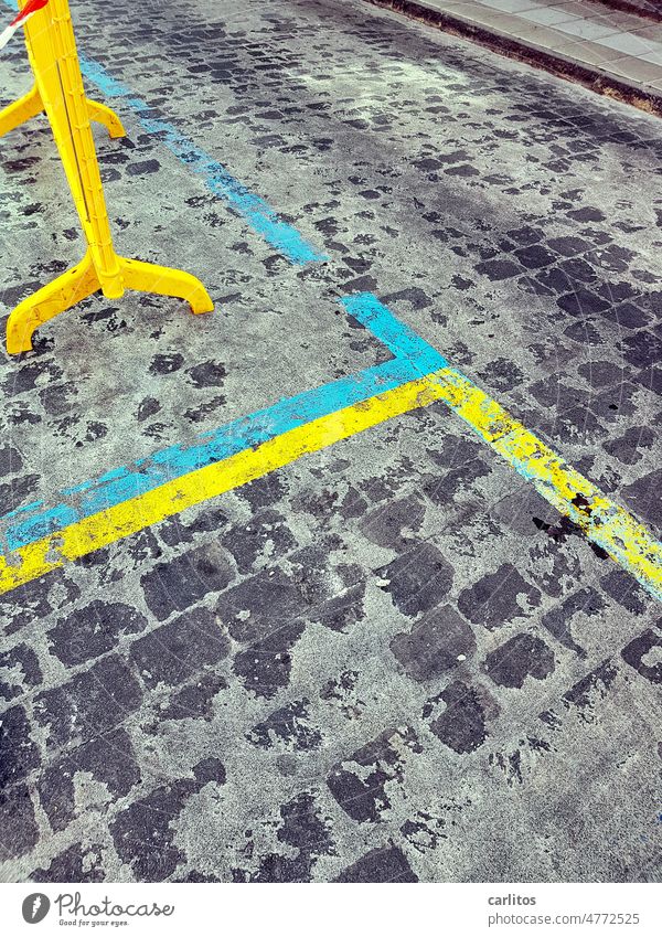 Straßenmalerei | Brotlose Kunst Markierung Gebot Verbot Linie Gebührenpflichtig Verboten Parken Schilder & Markierungen Zeichen Straßenverkehr Innenstadt