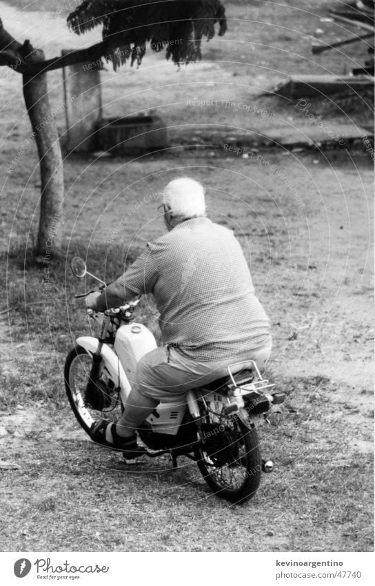 Fettes Moped dick Kleinmotorrad Argentinien Übergewicht