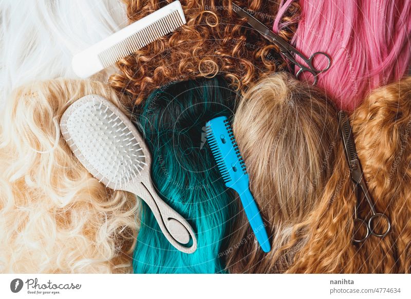 Friseurwerkzeuge über eine Vielzahl von Farb- und Naturperücken Behaarung Frisur Perücke Stil gefärbt Phantasie Cosplay Tracht Individualität stylisch