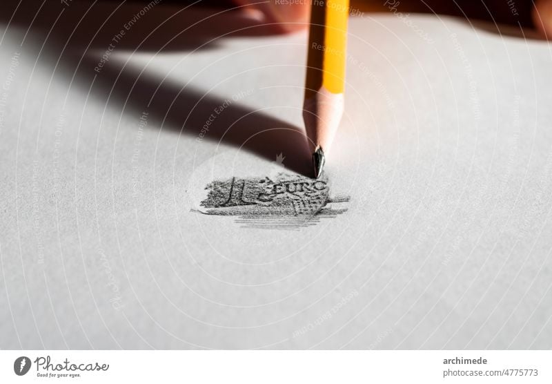 Euro-Münze mit Bleistift nachzeichnen Kunst Rechnung Business Bargeld gießen Wandel & Veränderung Geldmünzen Konzept Textfreiraum Handwerk Kreativität Währung
