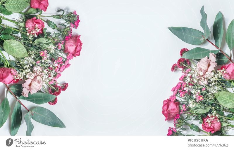 Romantische Blumensträuße Rahmen mit rosa und weißen Blumen, Rosen und grüne Blätter auf weiß Sträuße weißer Hintergrund schön Überstrahlung geblümt Ordnung